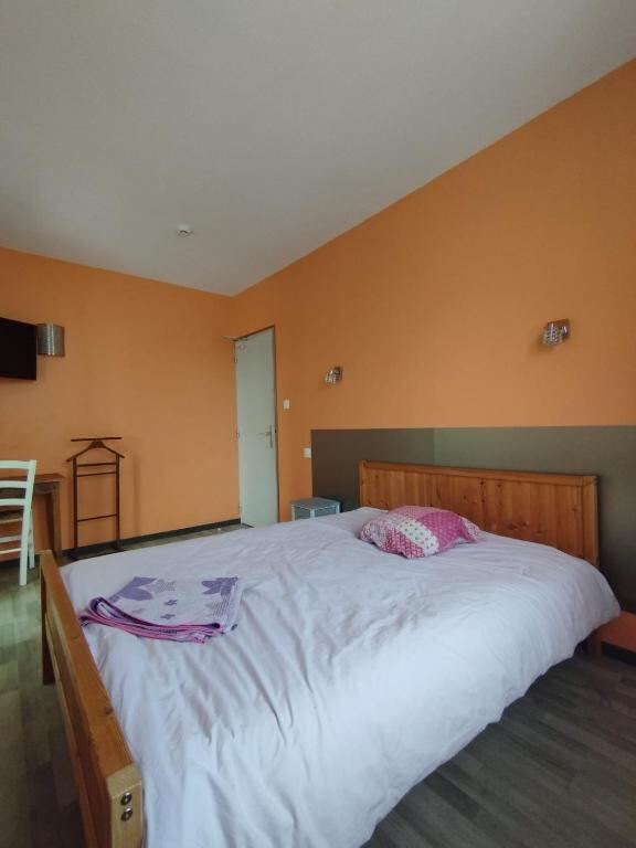 Guest room at Hôtel de la Risle in Ambenay, Normandy - 2