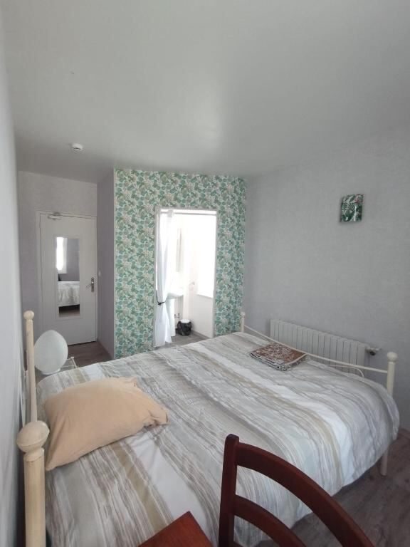 Guest room at Hôtel de la Risle in Ambenay, Normandy - 3