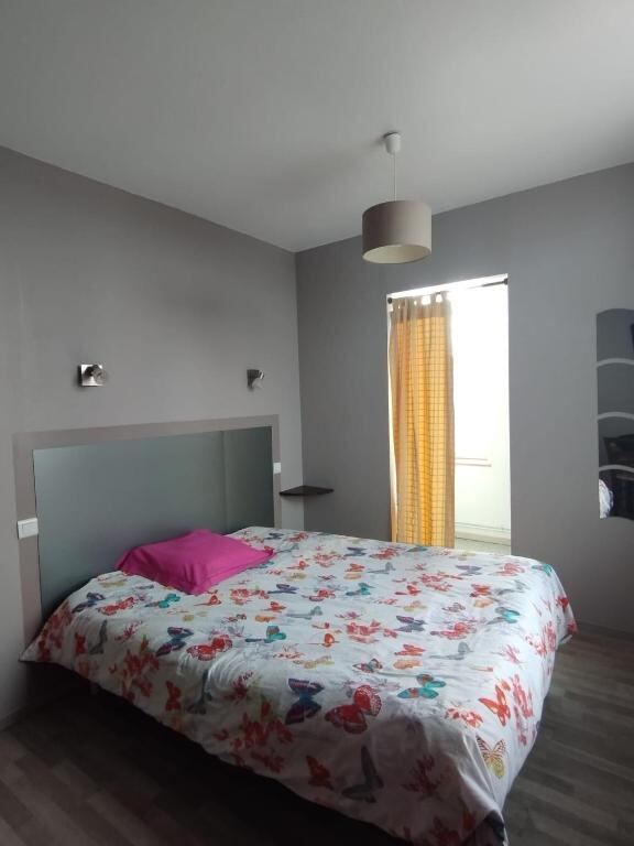 Double room with private bathroom at Hôtel de la Risle